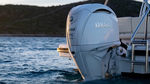 Yamaha outboard engine 350hp V6.