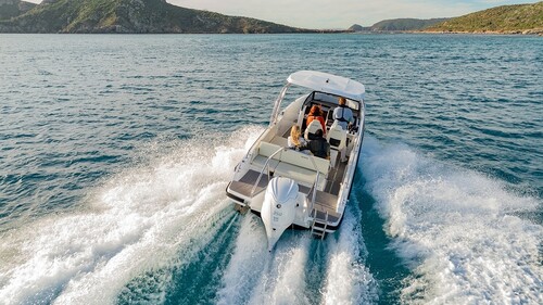 Quarken 27 with Yamaha outboard 350hp V6.