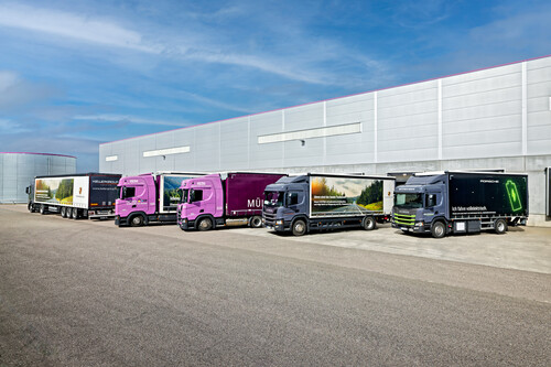 Two trucks with electric fuel, one with biogas and one with synthetic fuel (from right) for supplying parts to the Porsche plant in Zuffenhausen