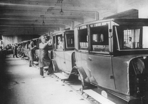 Assembly line at the Opel plant in Rüsselsheim in the 1920s.