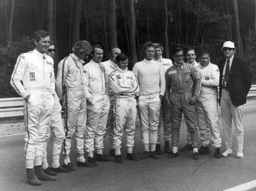 1970 in Le Mans during the production of the film &quot;Le Mans&quot; with Steve McQueen: Herbert Linge (2nd from right) with Gérard Larrousse (4th from left) David Piper (5th from left) and Steve McQueen (7th from left) as well as Derek Bell (8th from left).