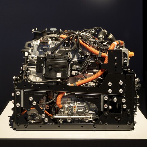 Fuel cell module TFCM2-B from Toyota.