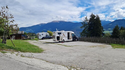 Campers on the Glanger Pose in South Tyrol.