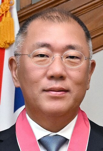 Commander of the British Empire: Hyundai Group CEO Euisun Chung.