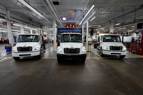 Daimler Truck has started series production of the Freightliner eM2 in the USA.