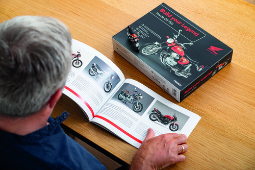 Exclusively at Louis: model kit of the Honda CB 750 Four including engine sound.