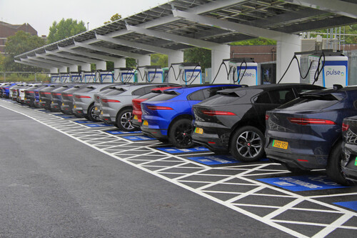 Birmingham has one of the biggest charging hub in Europe: Test with 32 Jaguar I-Pace.