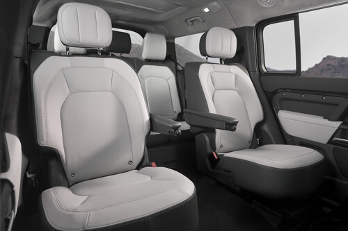 Captain&#039;s seats in the Defender 130.