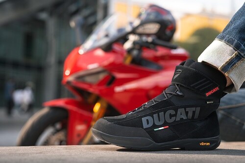 Short motorcycle boot Ducati Company C4.