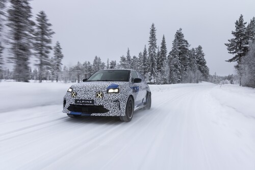 Still camouflaged: Prototype of the Alpine A290 in winter testing.