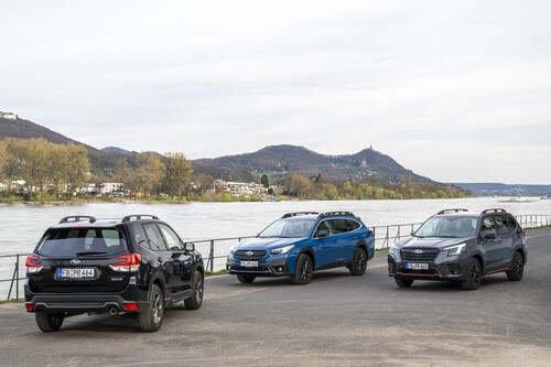 Subaru special models Forester &quot;Edition Black Platinum&quot;, Outback &quot;Edition Platinum Cross&quot; and Forester &quot;Edition Exclusive Cross&quot; (from left).