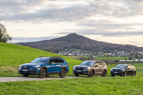 Subaru special models Outback &quot;Edition Platinum Cross&quot; and Forester &quot;Edition Exclusive Cross&quot; and &quot;Edition Black Platinum&quot; (from left).