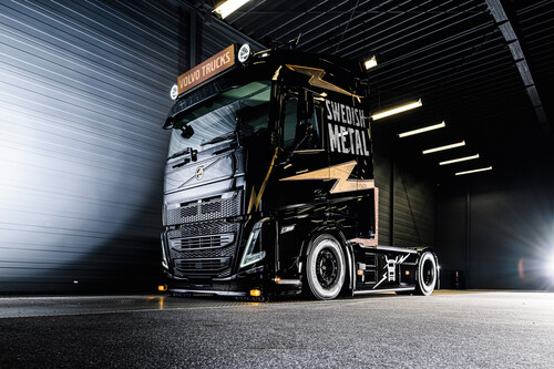 Volvo FH Electric, special edition &quot;Swedish Metal&quot;.